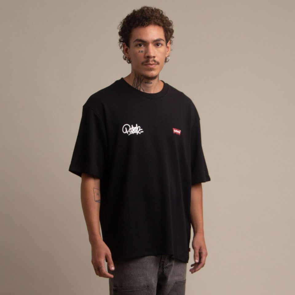 Camiseta Levi's® Graphic Tee Preta Manga Curta | Collab Podpah