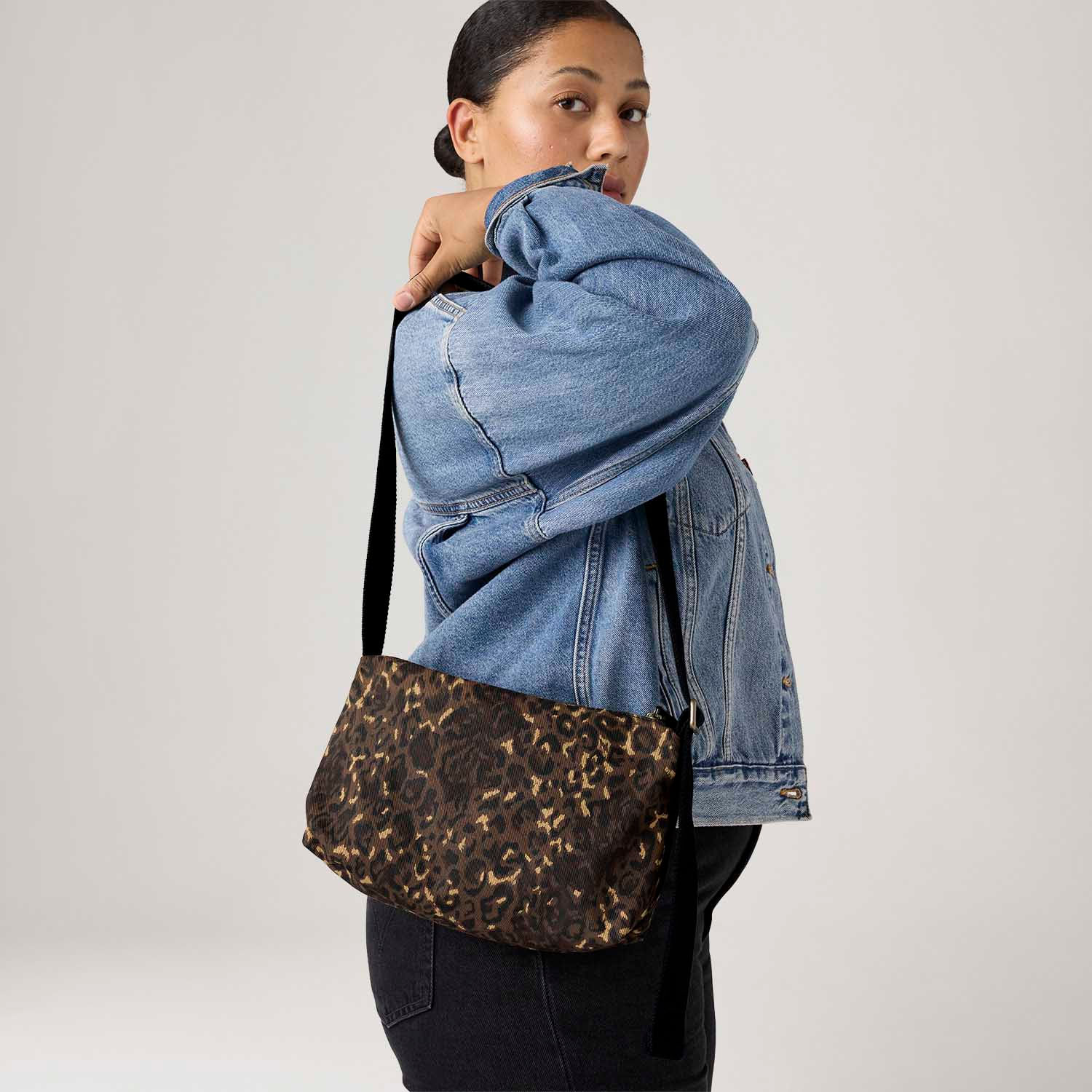 Bolsa Levi's® Ali Small Marrom - U USA | U BR