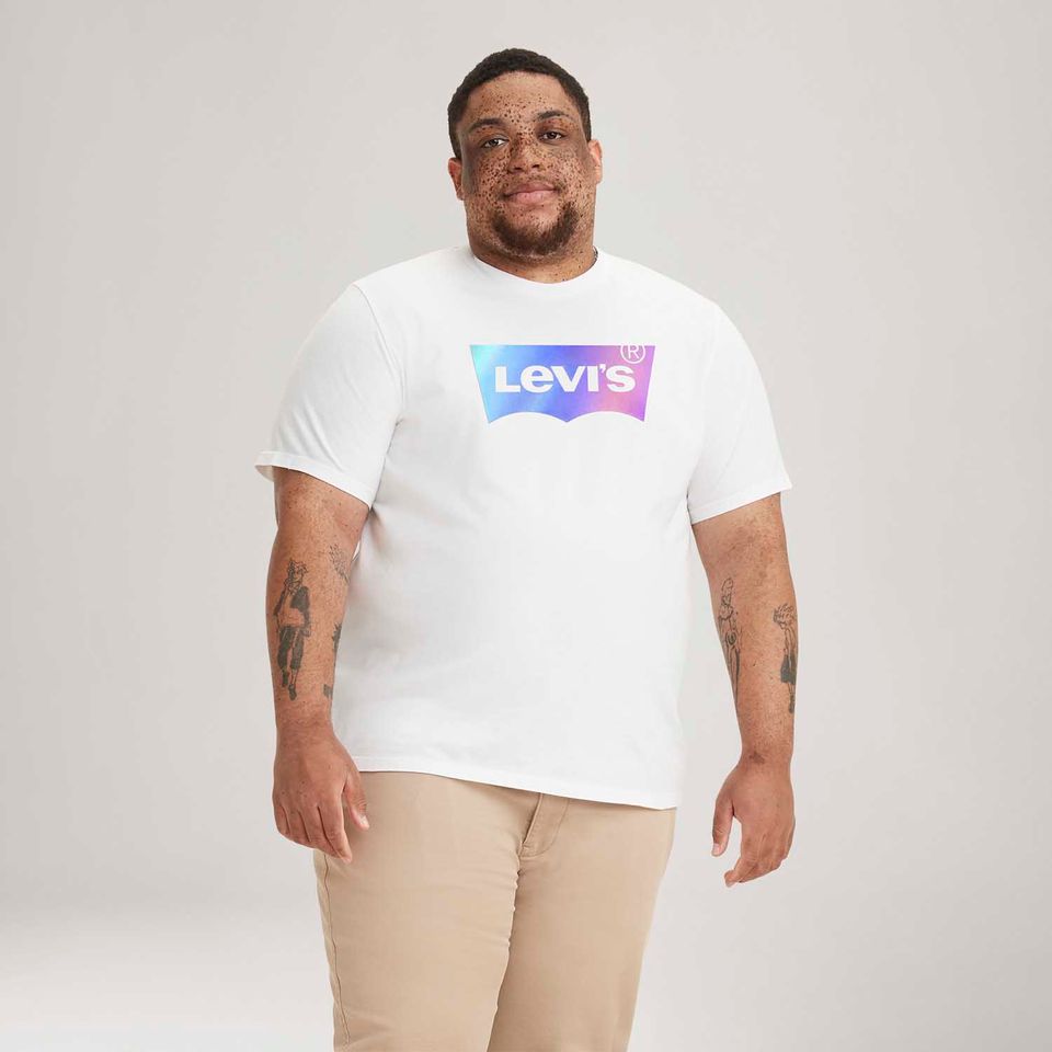 Camiseta Levi's® Big Graphic Plus Size Manga Curta Branca