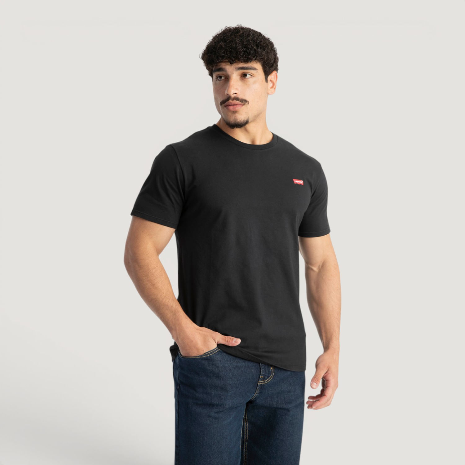 Camiseta Levi's® Classic Pocket Preta Manga Curta