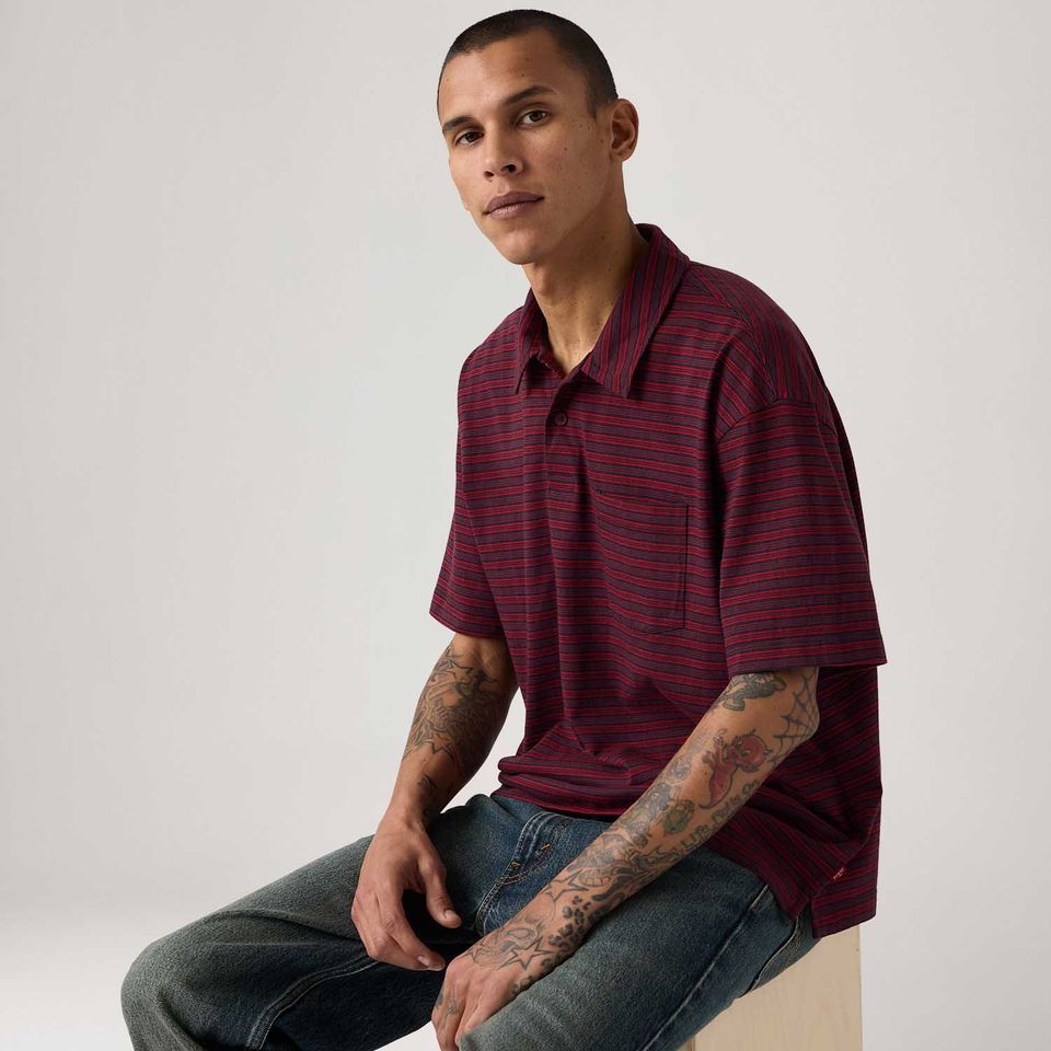Polo Levi's® Finn Boxy Listrada Vinho Manga Curta